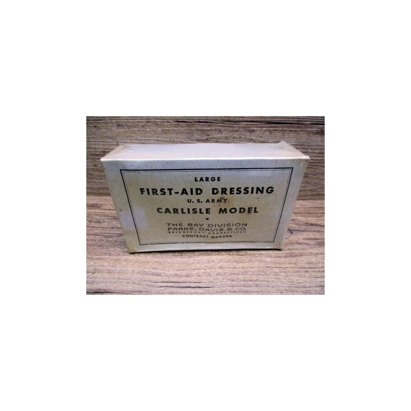 LARGE FIRST AID DRESSING WW2 (M49396)