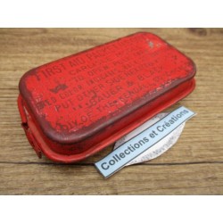 BOITE METALLIQUE FIRST AID RED WW2
