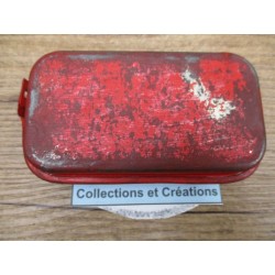 BOITE METALLIQUE FIRST AID RED WW2